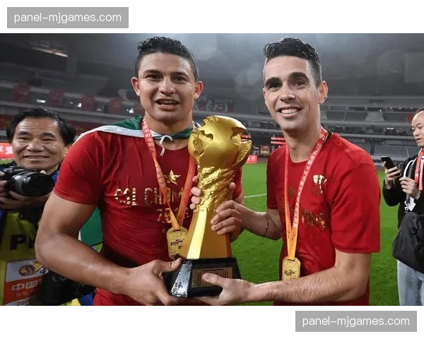 前巴西国脚奥斯卡与上海海港续约一年，新合同至2027年底